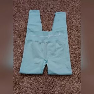 Green Leggings with Smooth Fabric and Structured Fit